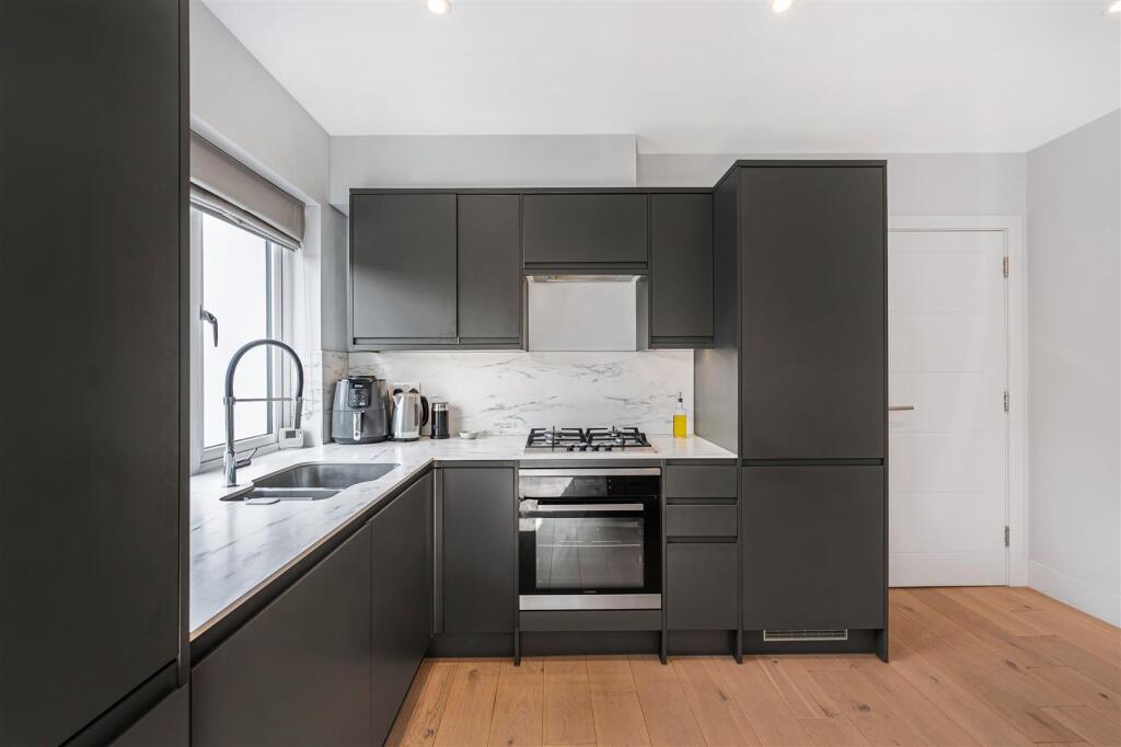 Flat 3, 42 Ellesmere.6.jpg
