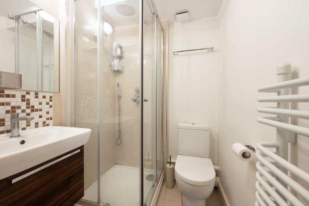 BATHROOM 2.jpg
