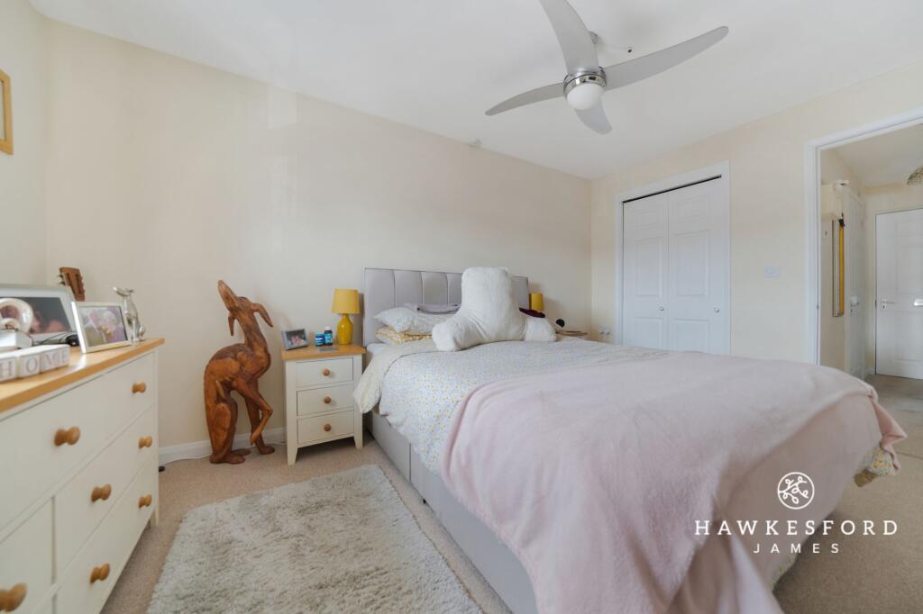 The Turrets, Sittingbourne - Bedroom