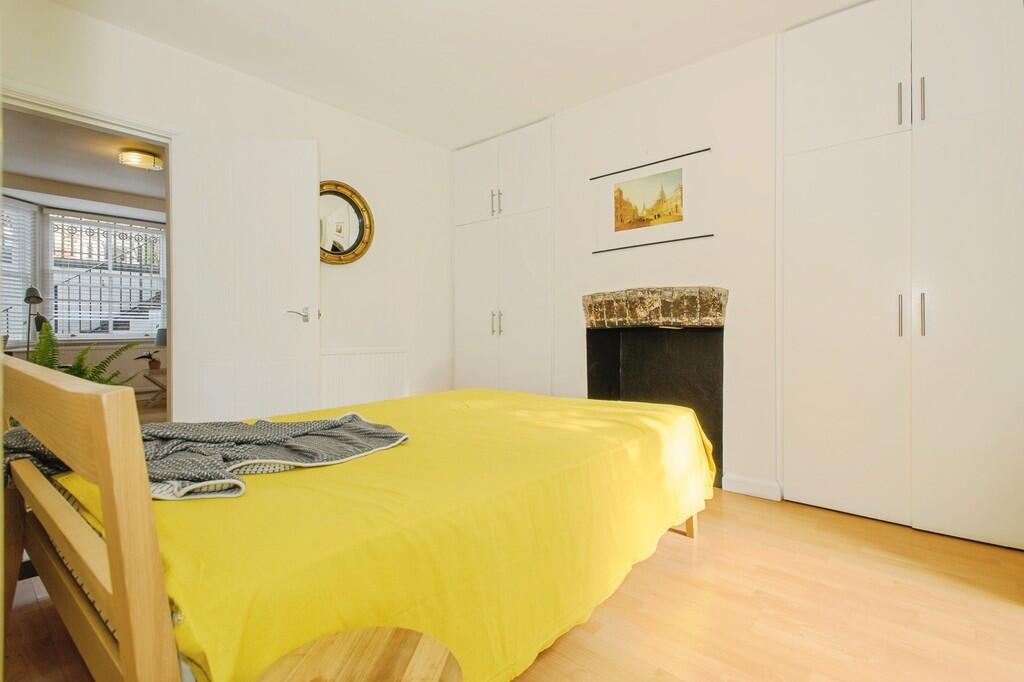 Bedroom 1 - Angle...
