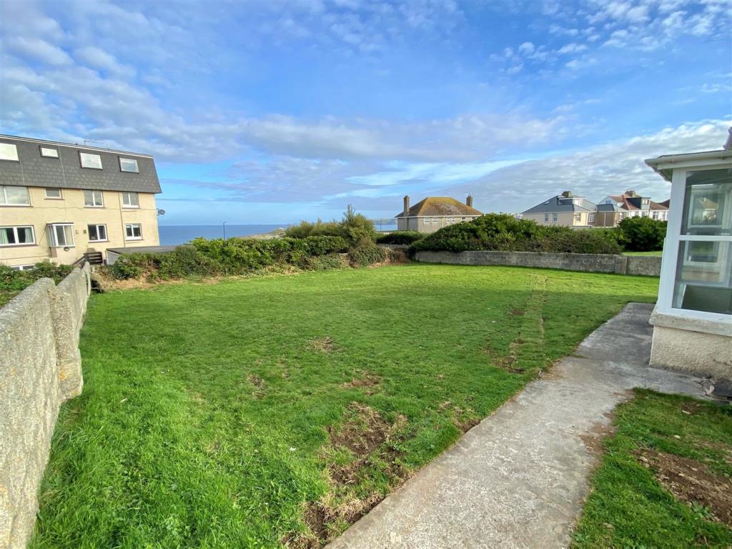 4 Bonython Road Front Garden