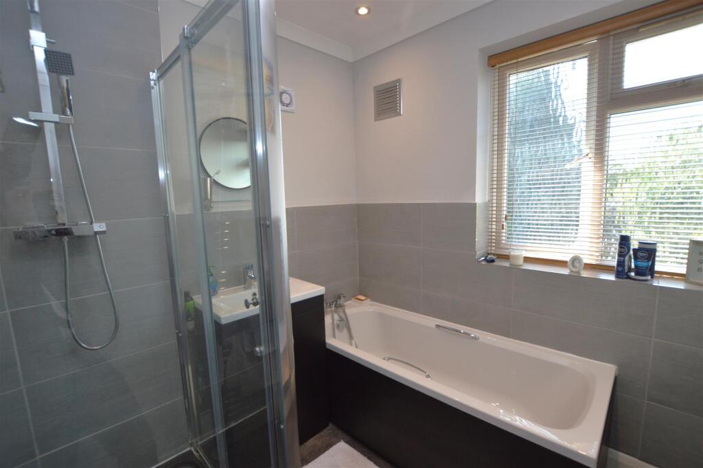 253 Nelson Road bathroom.JPG