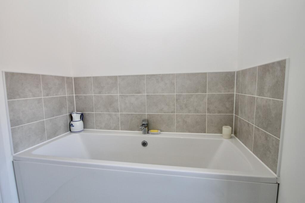 Double ended Bath in family bathroom