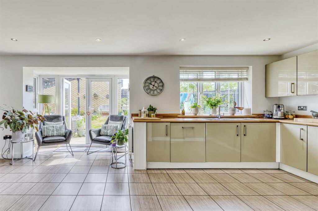 -24 WIllmot Rd Rushden-130_HDR-04.jpg