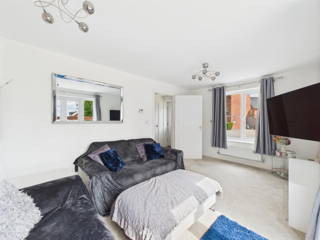 CAM04825G0-PR0042-STILL007