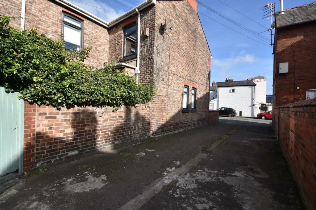 APPROACH TO PARKING AREA