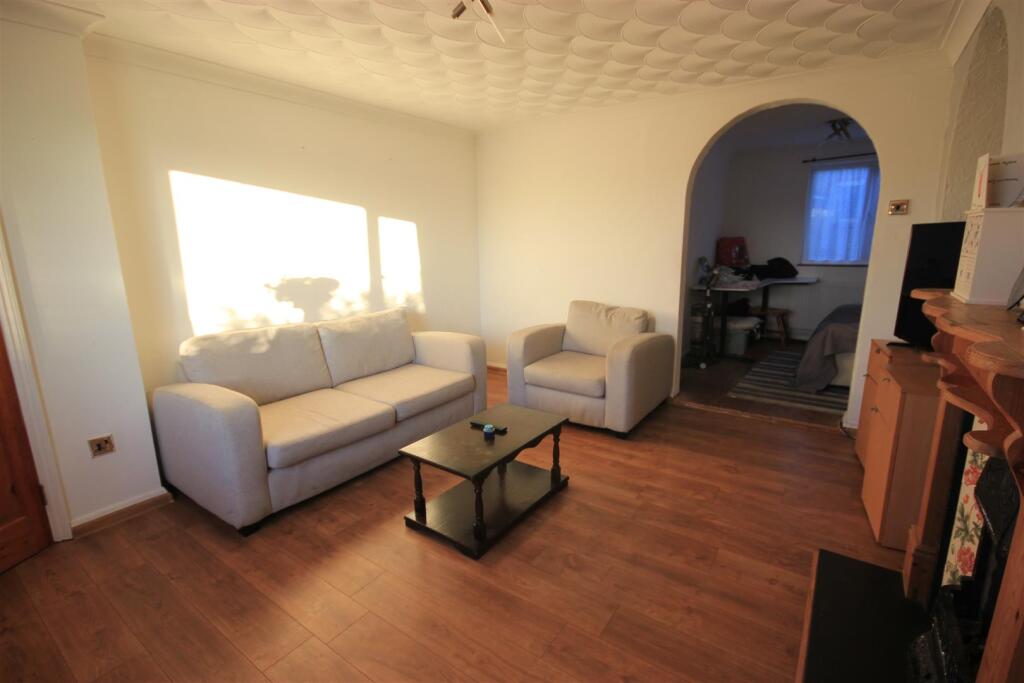 lounge 2.JPG