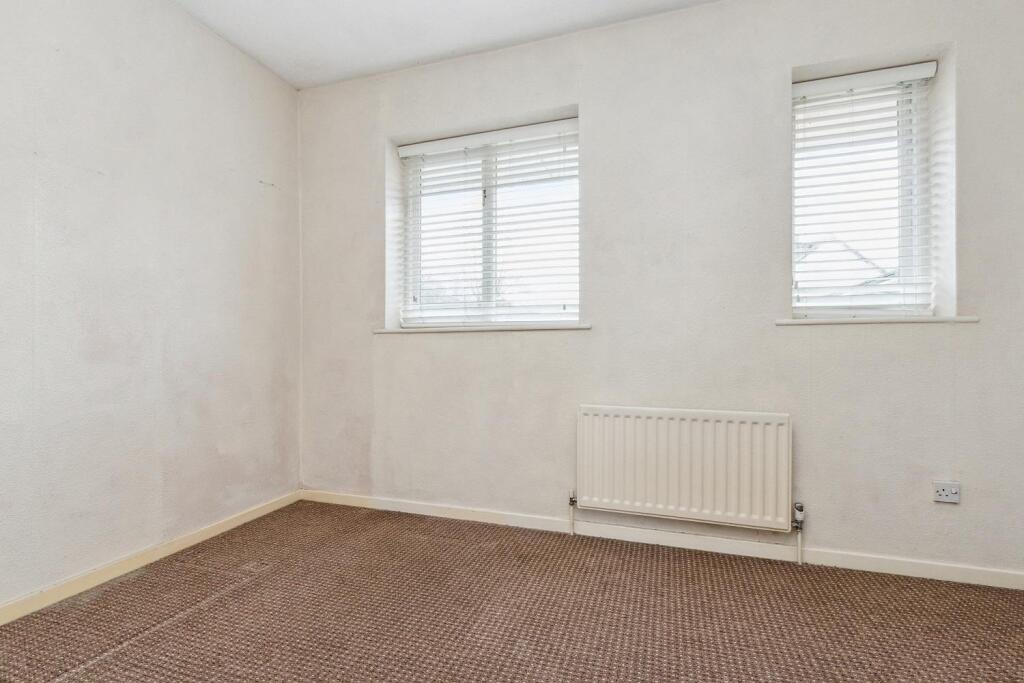 147 Sutton Common Road SM1 bedroom 1.jpg