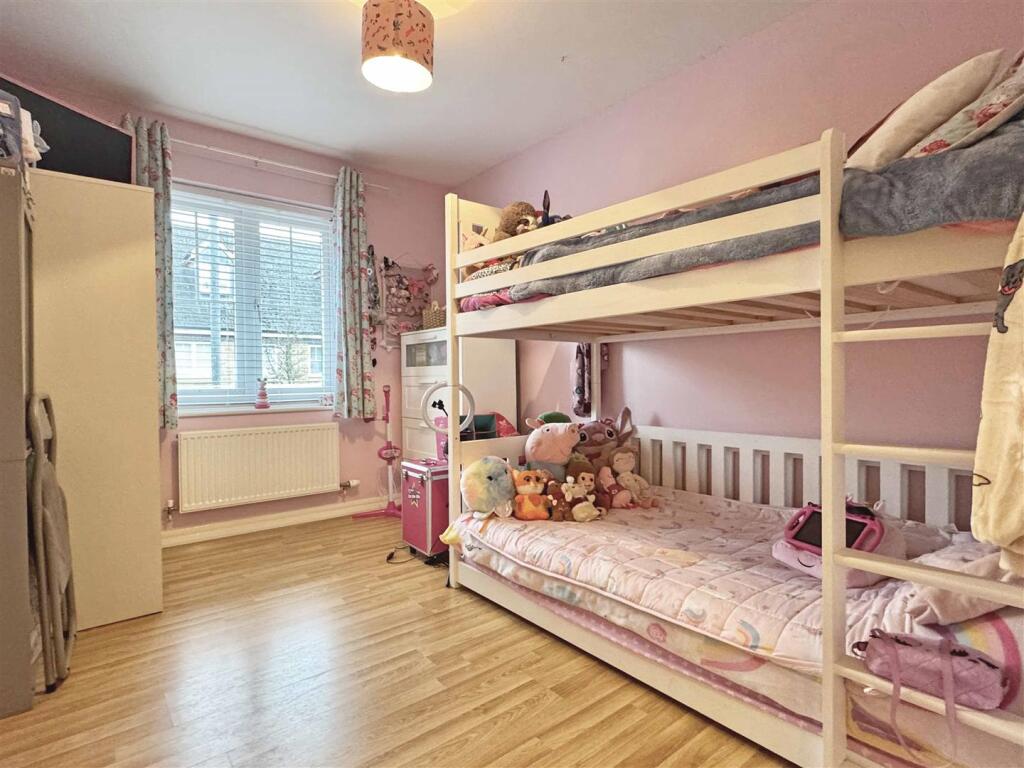 Bed 2.jpg