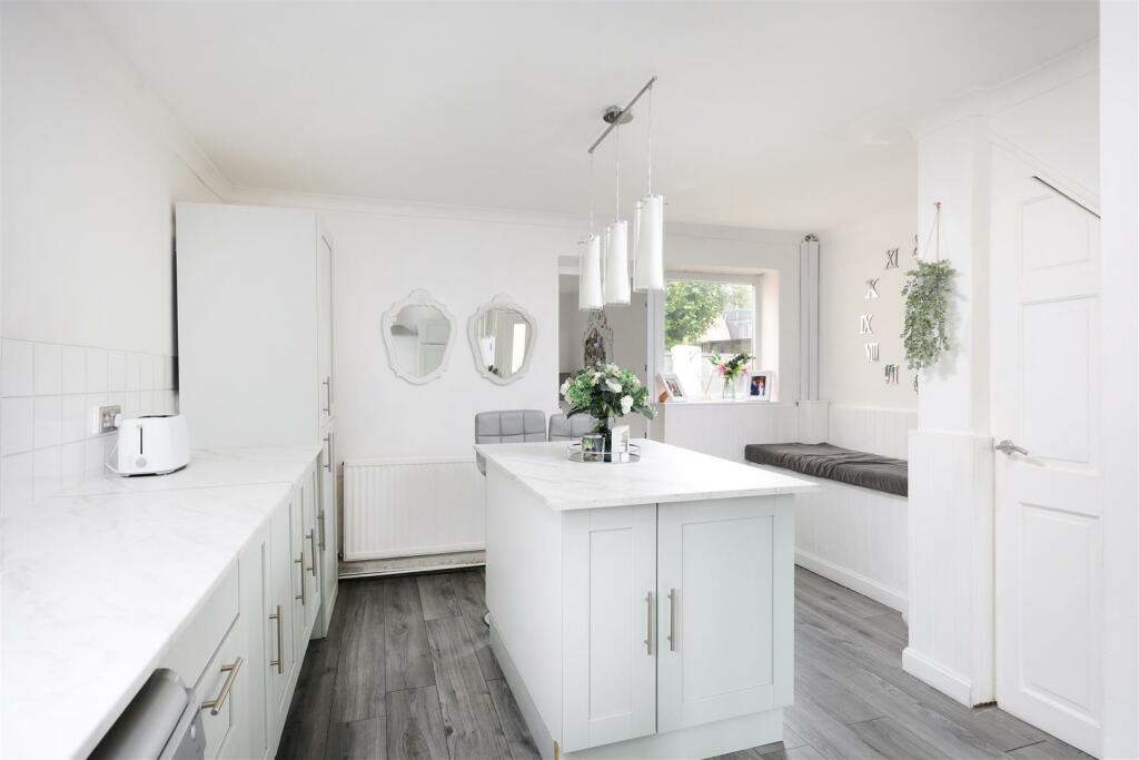 21 Allington Way 16.JPG