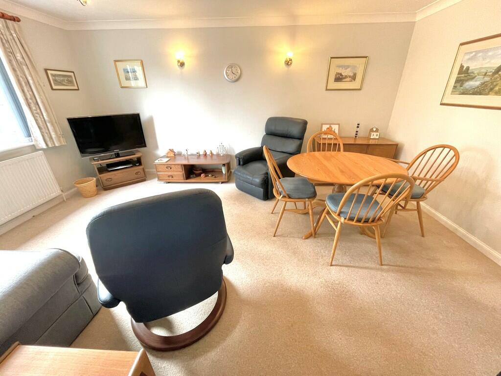 2 Barton Court Lo...