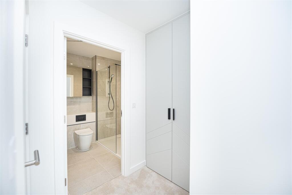 Bedroom One En-suite Bathroom.jpg