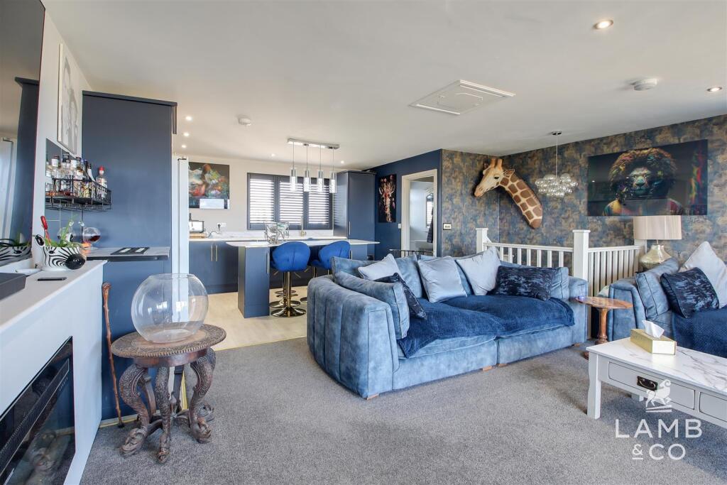 KITCHEN/LIVING AREA