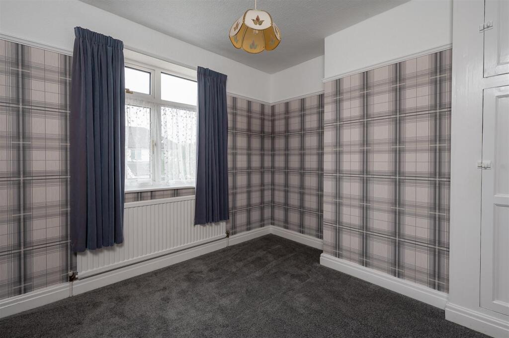 5 Thirlmere Dr-2.jpg