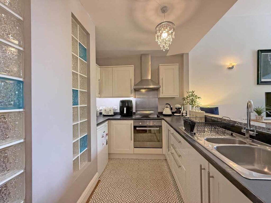 Evans Court - Kitchen 1.jpg