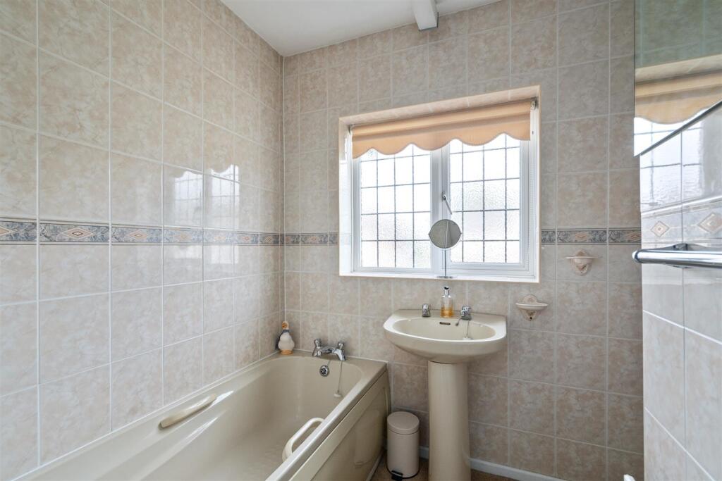 46 Cambridge Avenue Solihull, B91 1QF_LO_10.jpg