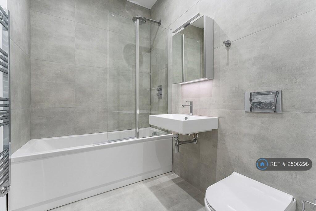 Communal Bathroom 