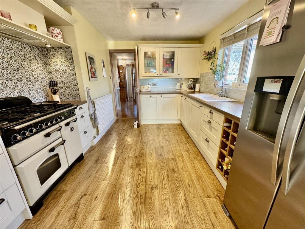KITCHEN/BREAKFAST ROOM