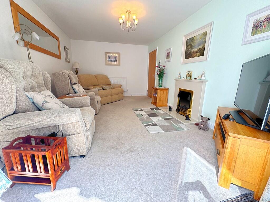 Living Room Alt a...