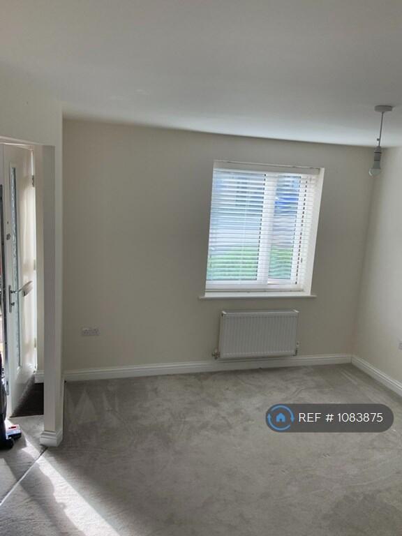 Entrance/ Living Room