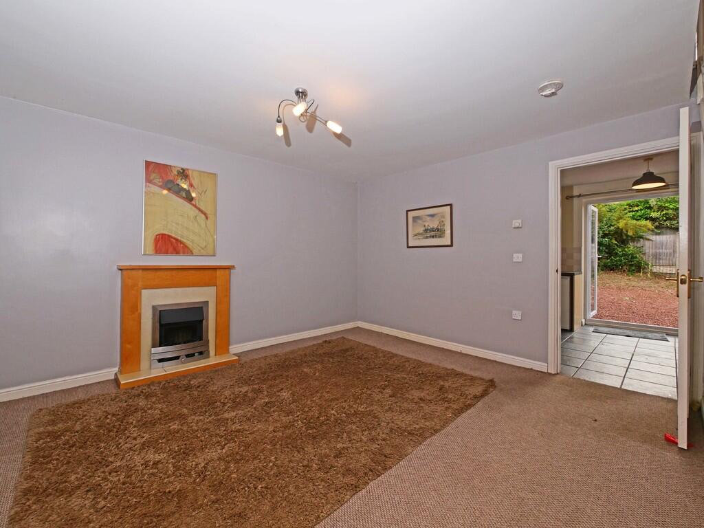 39 MOATHOUSE WAY ...