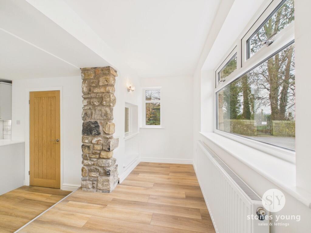 Entrance &amp; Breakfast Area/Snug