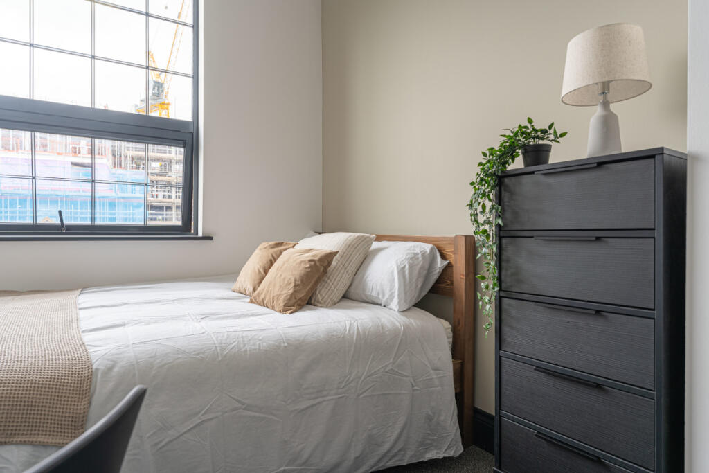 The Hosiery Factory Flat J Bedroom 4