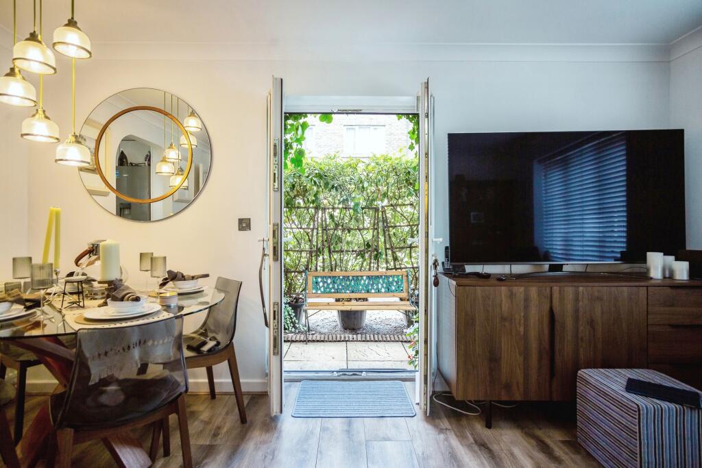 Lounge/Dining Room