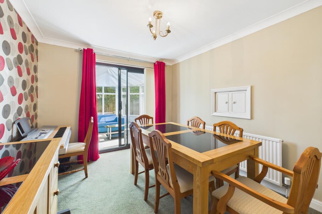 CAM03162G0-PR0305-STILL024