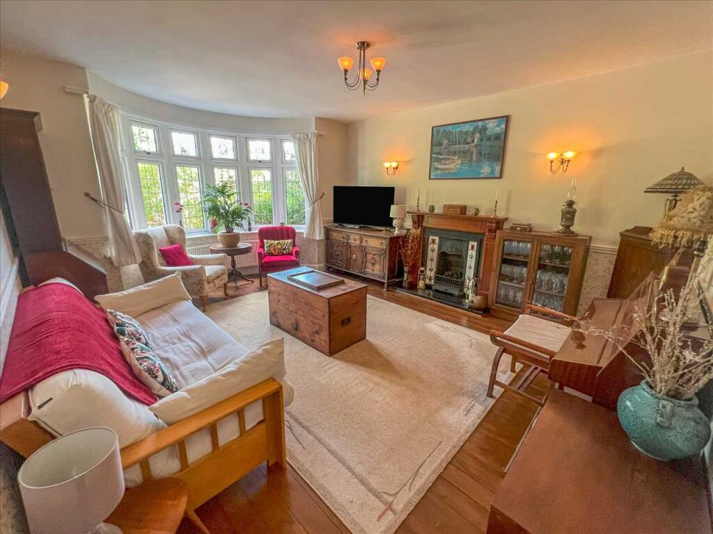 Living Room /