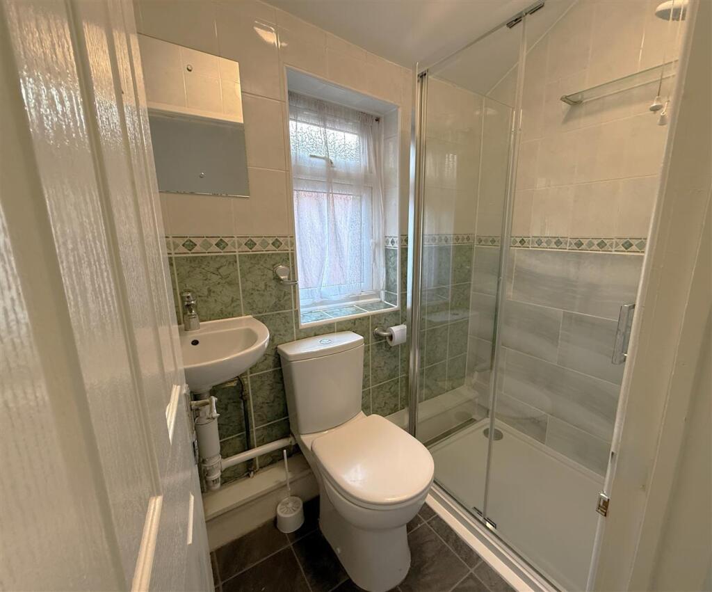 FF Shower Room.JPG