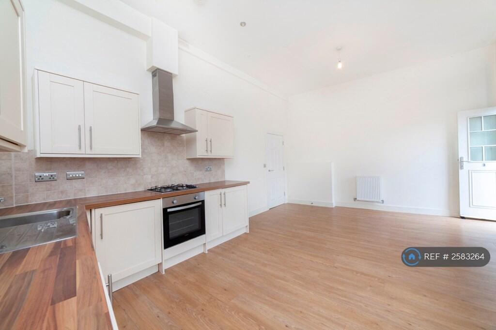Large Kitchen/Sittingroom