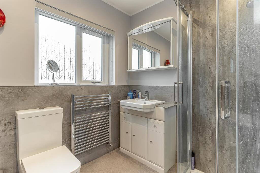 Bedroom 2 Ensuite.jpg
