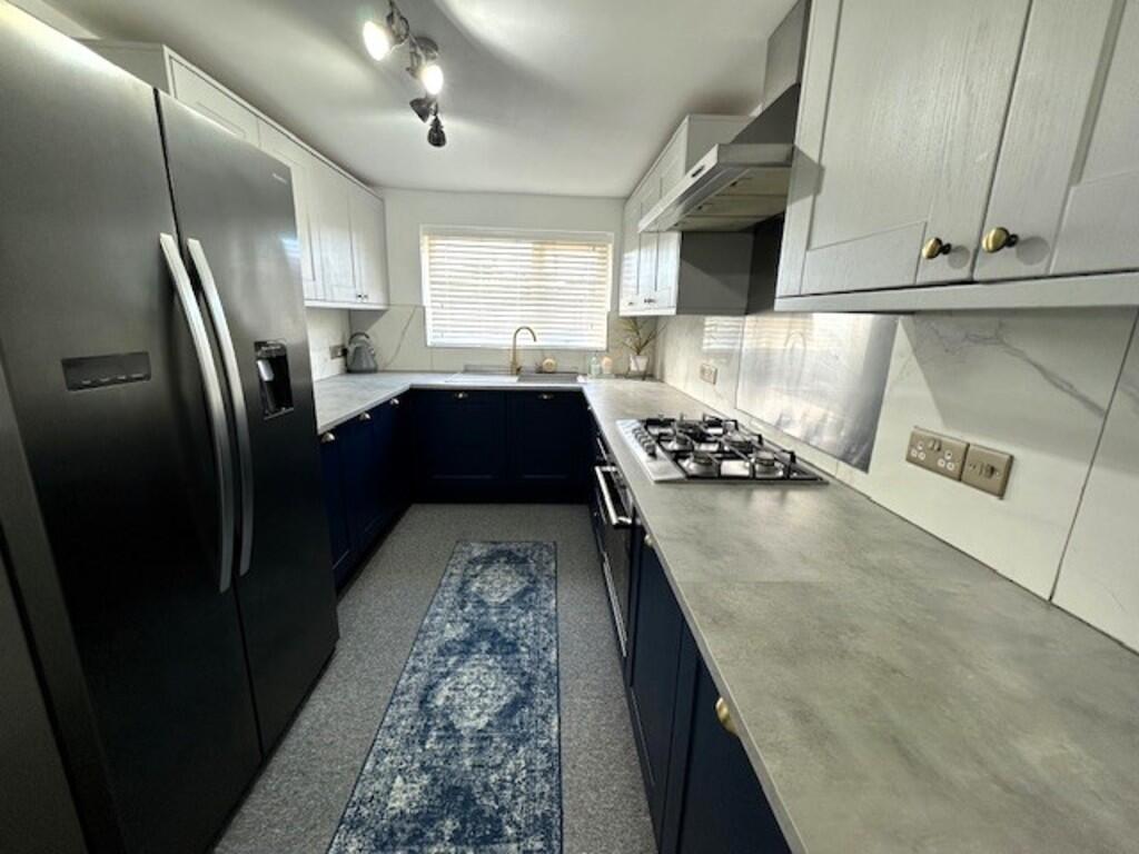 KITCHEN/BREAKFAST