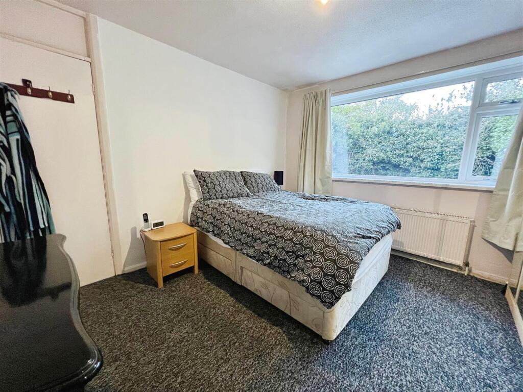 Oakdale Drive, Bradford, BD10 0JF