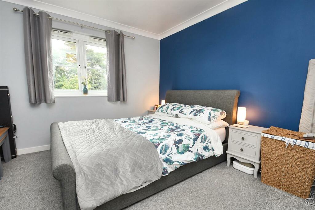 Bedroom 1.JPG