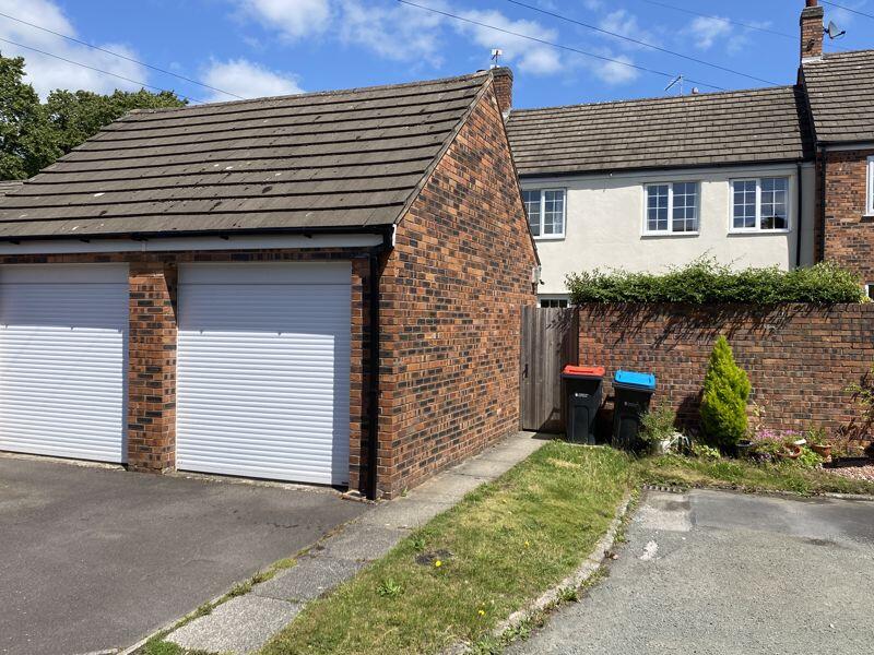 Parking/Drive/Single Garage