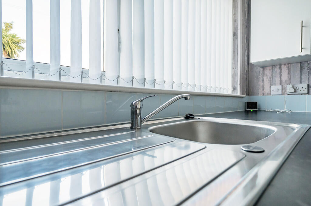 1373304-7-68fb8b5...