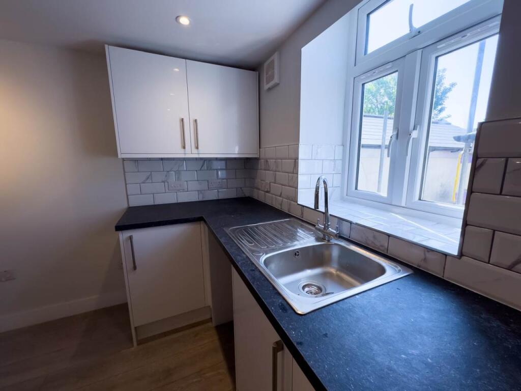 Kitchen / Lounge