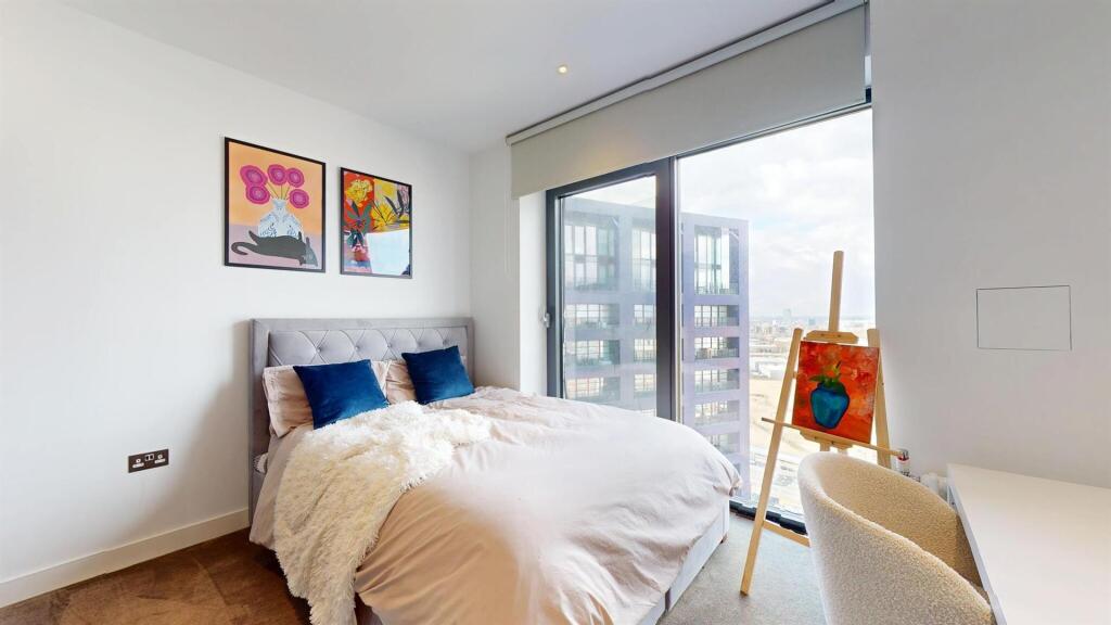 For Sale Double Second Bedroom Corson House - E14