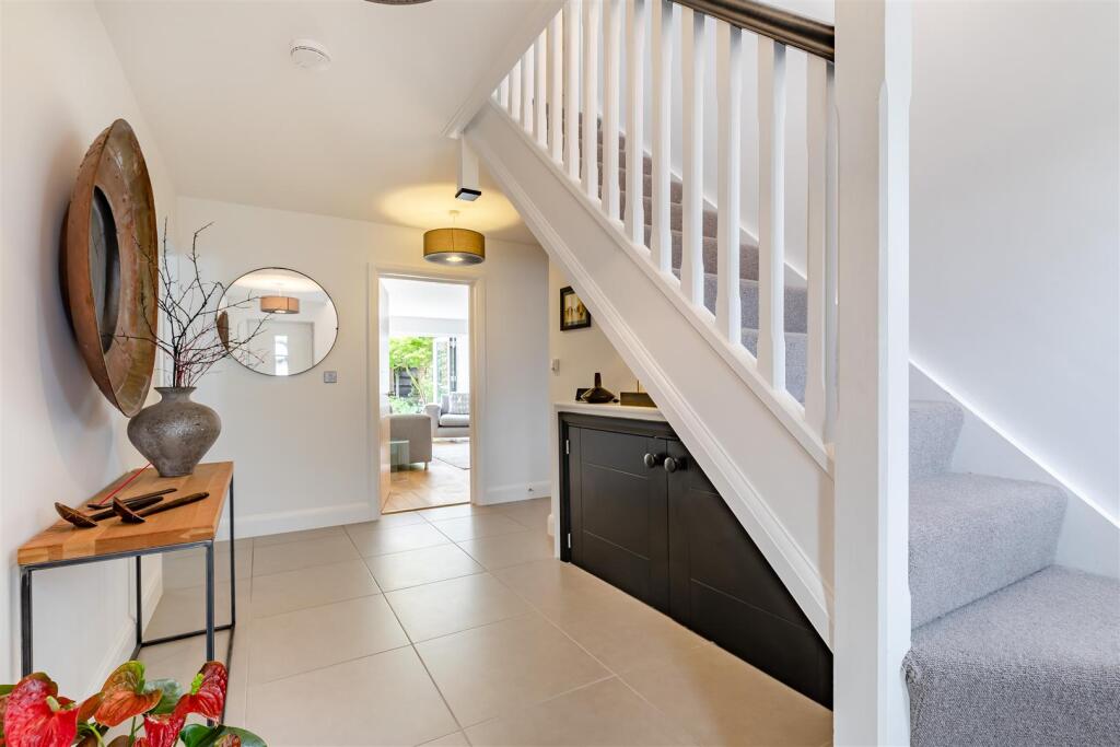 8655287-interior34.jpg