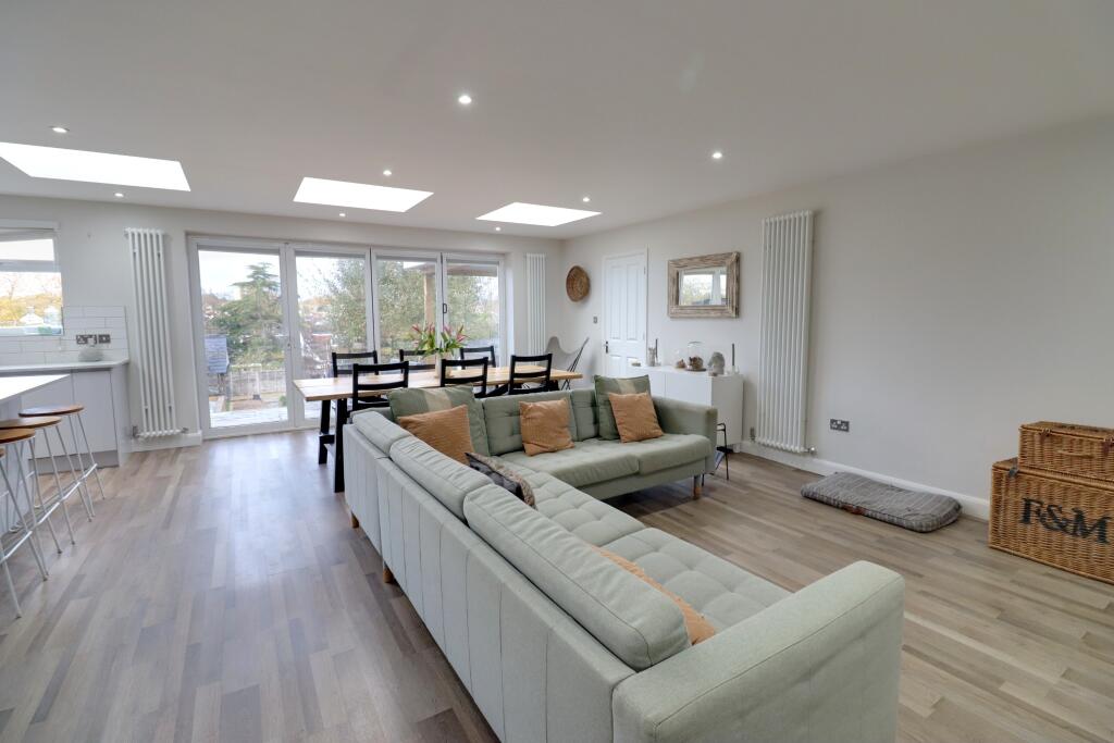 LIVING/KITCHEN/DINING AREA