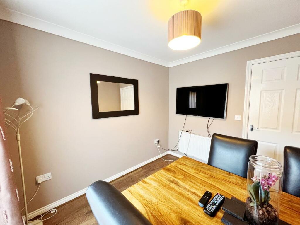 Dining Room pic 2.jpg