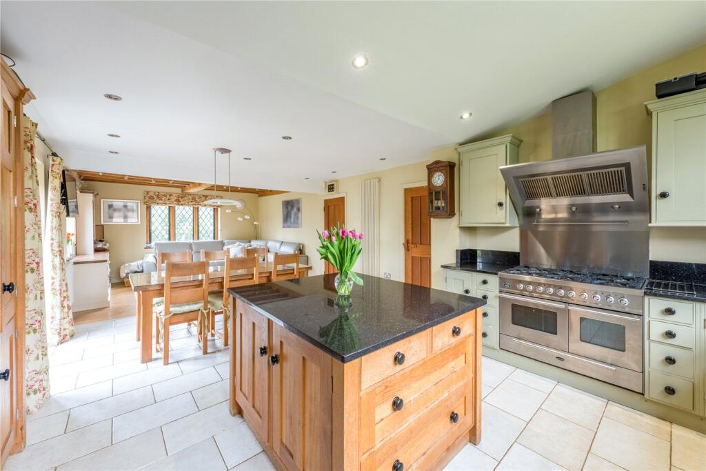 Kitchen/Breakfast Rm
