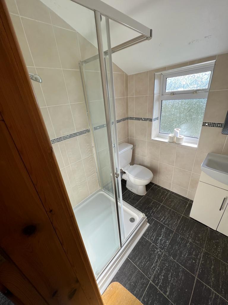 Shower Room 2.jpg