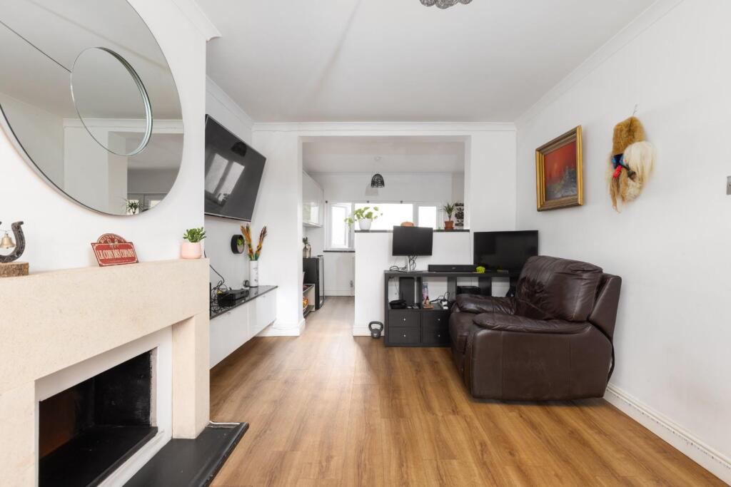 15 Guernsey Avenue, BS4-12.jpg