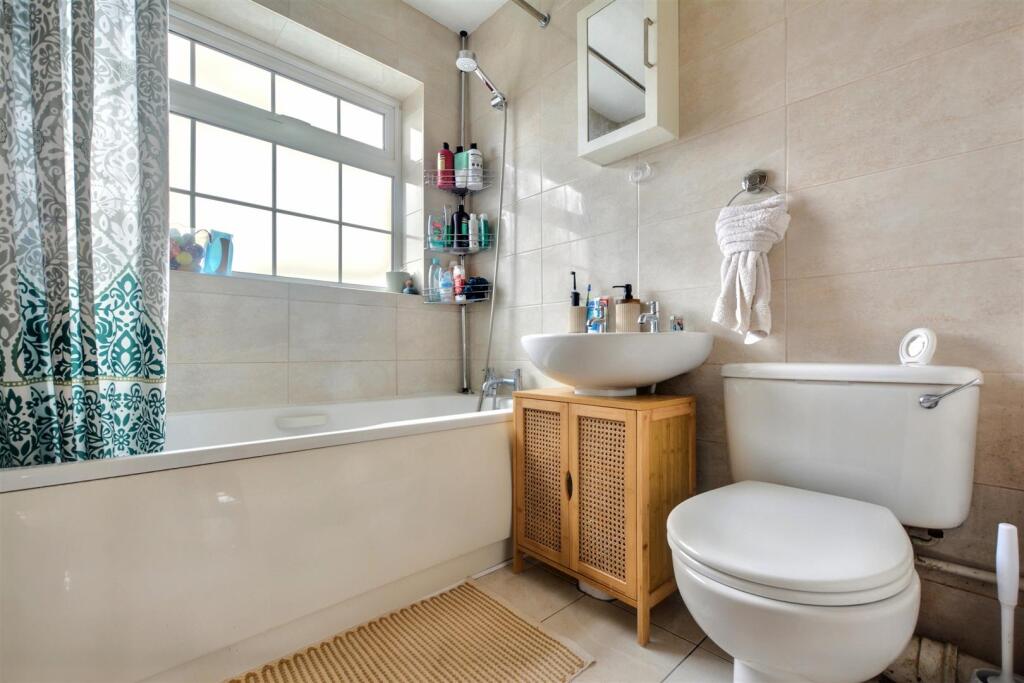 Bathroom_2.jpeg