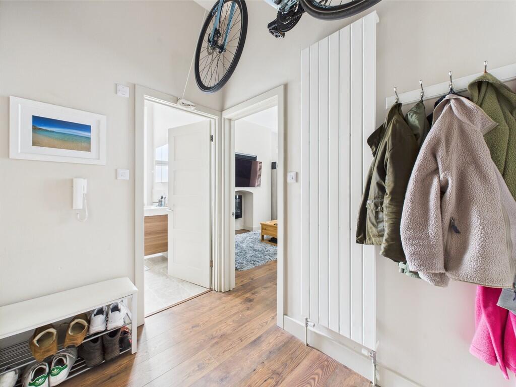 CAM03974G0-PR0134...