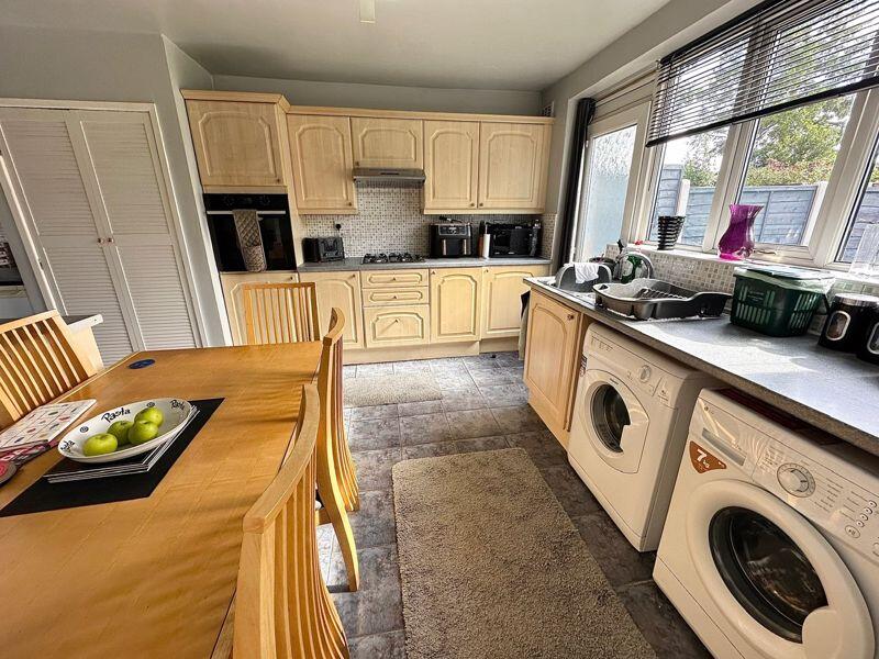 Kitchen/ Dining Room