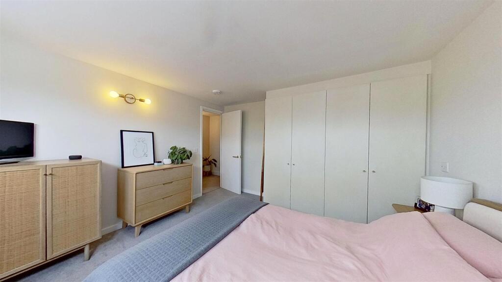 Earlsfield-Road-Earlsfield-SW18-04082025_183905.jp